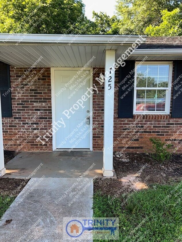 Primary Photo - **Section 8 Accepted** Cozy Two Bedroom