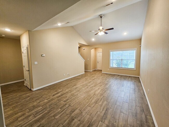 Foto del edificio - !!Move In Special!! **3 Bedroom 2 1/2 bath...