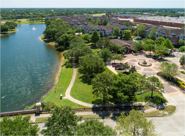 Building Photo - The Lakes at Cinco Ranch