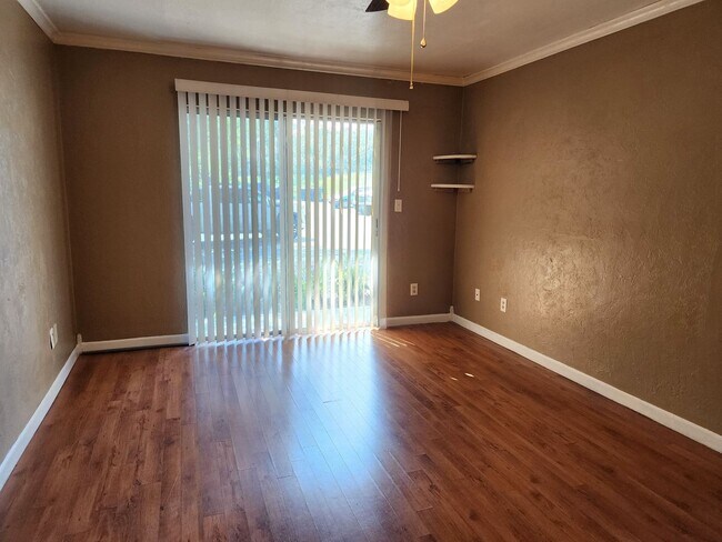 Foto del edificio - FOR RENT1 bedroom 1 bath condo first floor
