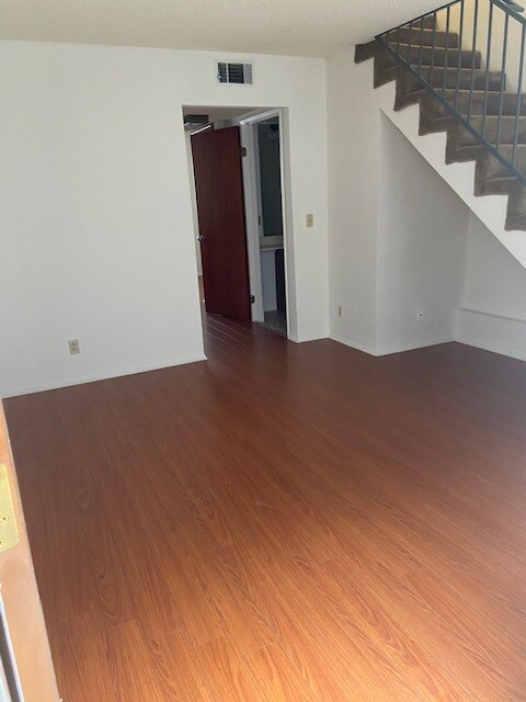 Foto principal - 1840 S Barrington Ave