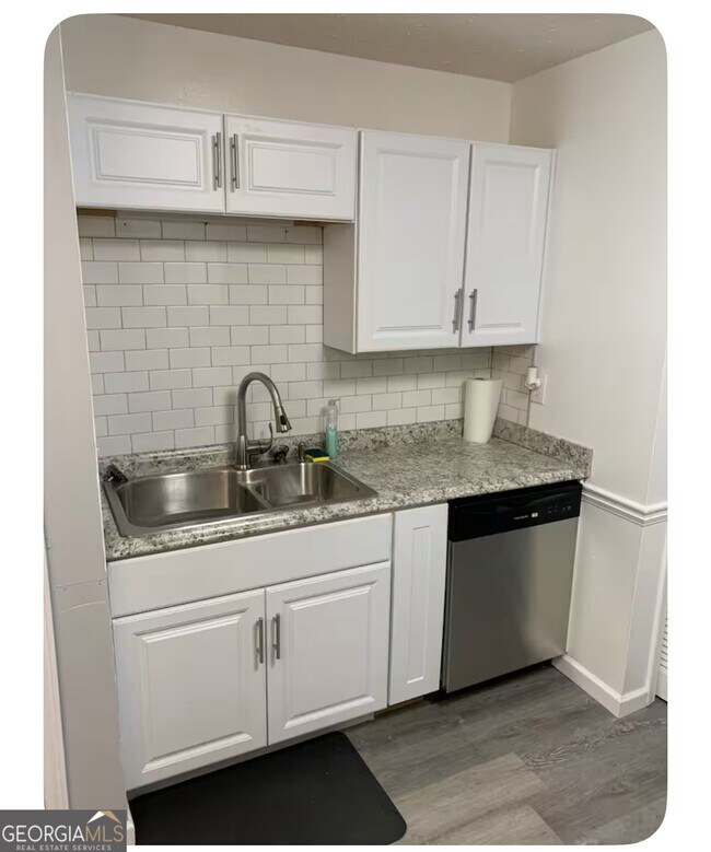 Foto del edificio - 856 Five Forks Trickum Rd SW