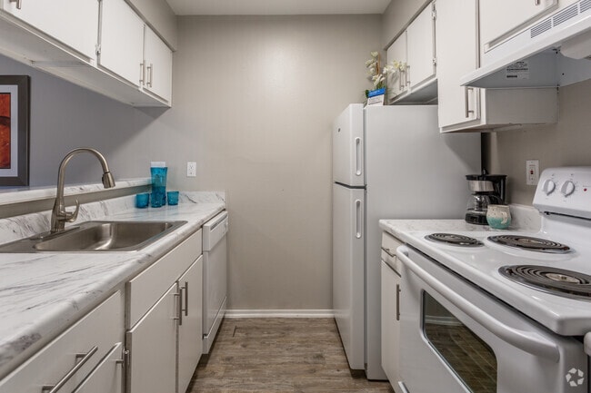 Kitchen - LakeVue Apartments