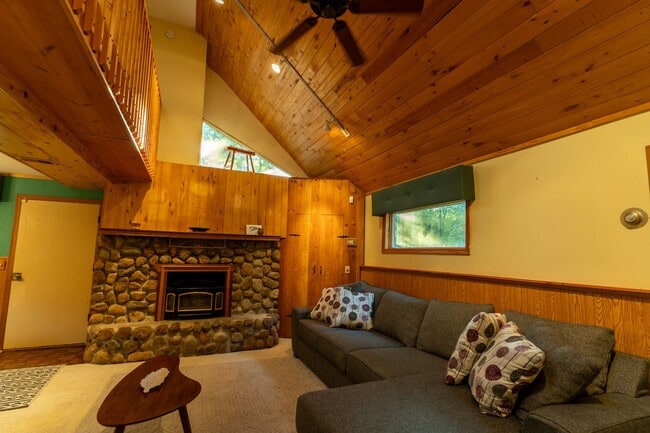 Building Photo - Northern Country Living