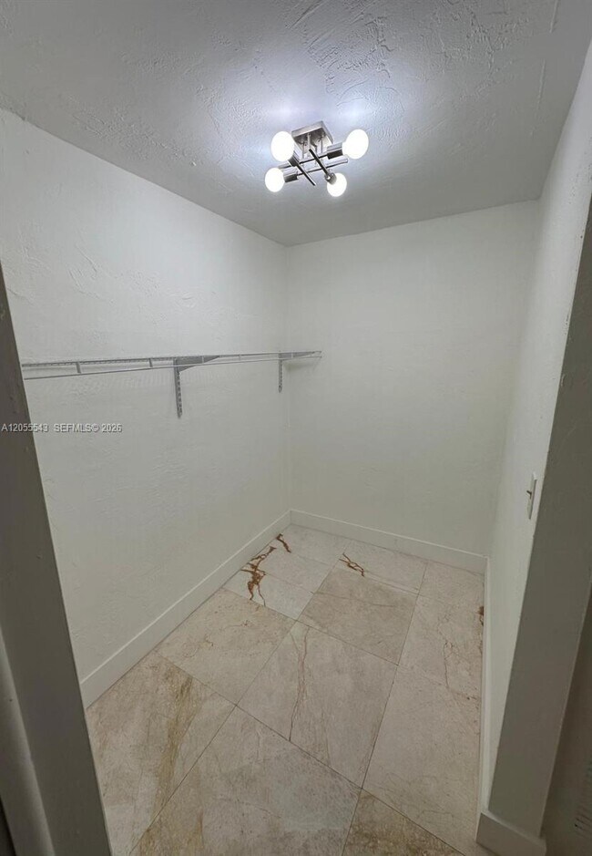 Building Photo - 10901 N Kendall Dr