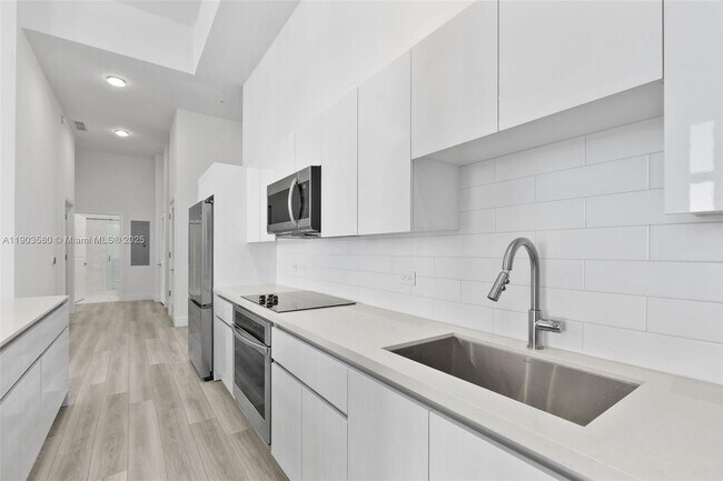 Foto del edificio - 101 Diplomat Pkwy