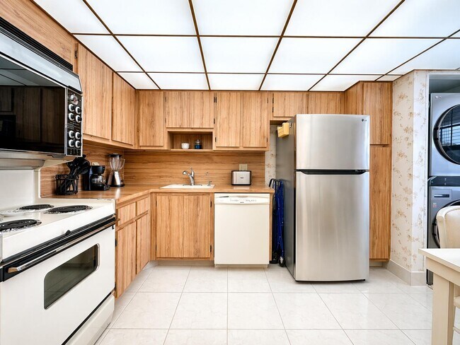 Building Photo - 4015 W Palm Aire Dr