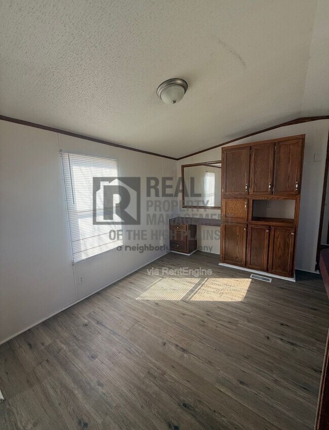 Foto del edificio - 8230 Upton Rd