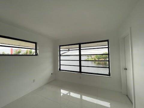 Building Photo - 18900 NE 14th Ave