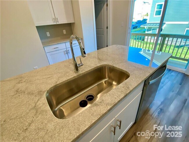 Foto del edificio - 2511 Arbor Loop Dr