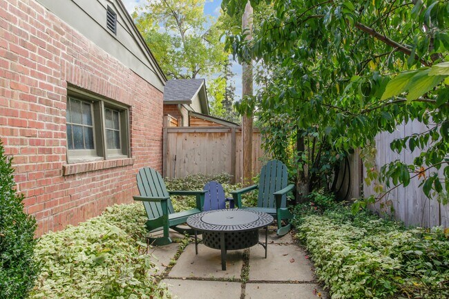 Foto del edificio - 1655 Jasmine St