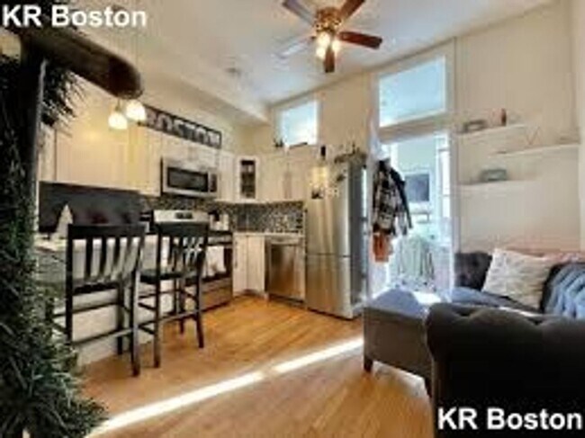 Foto del edificio - In-Unit Washer and Dryer, Stainless Steel Appliances Central Heat/AC