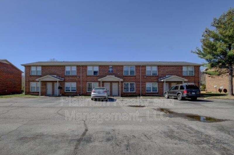 812 Golf View Pl Unit E, Clarksville, TN 37043 Condo for Rent in Clarksville, TN