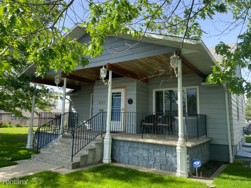 Primary Photo - 4 br, 2 bath House - 1527 E Queen Ave