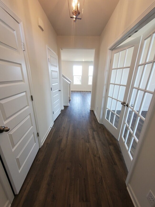 Building Photo - Beautiful, like new home in Mt Juliet with...
