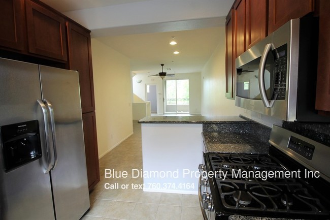 Building Photo - 2 BR, 2.5 BA town home in San Elijo Hills