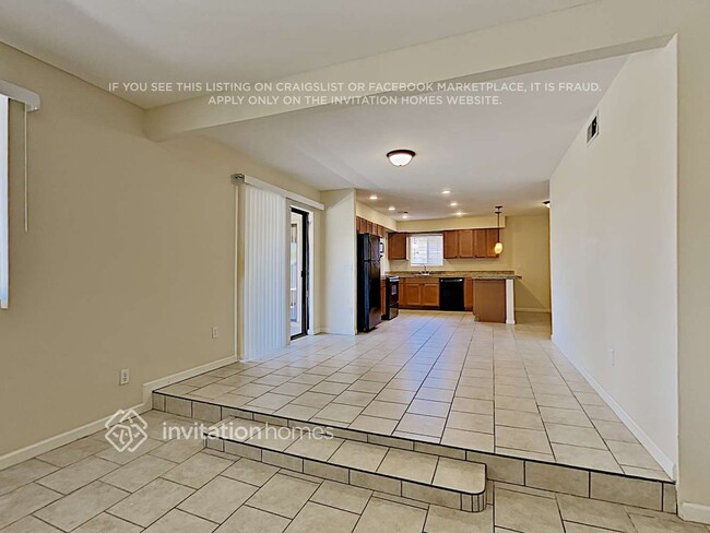 Building Photo - 2911 W Laurel Ln