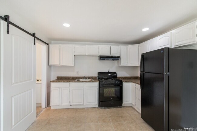 Building Photo - 234 Readwell Dr