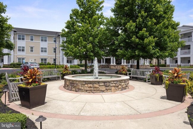 Building Photo - 170 Greentree Rd