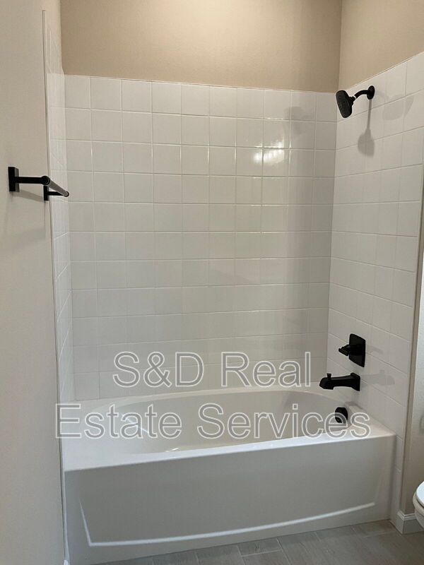 Building Photo - 807 Ballantyne Dr