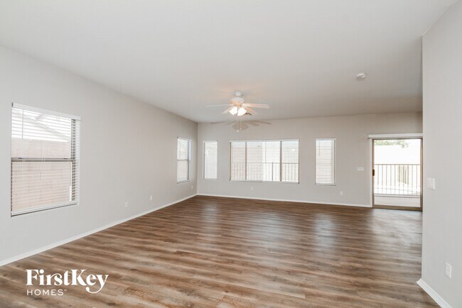 Foto del edificio - 3606 N 129th Ave