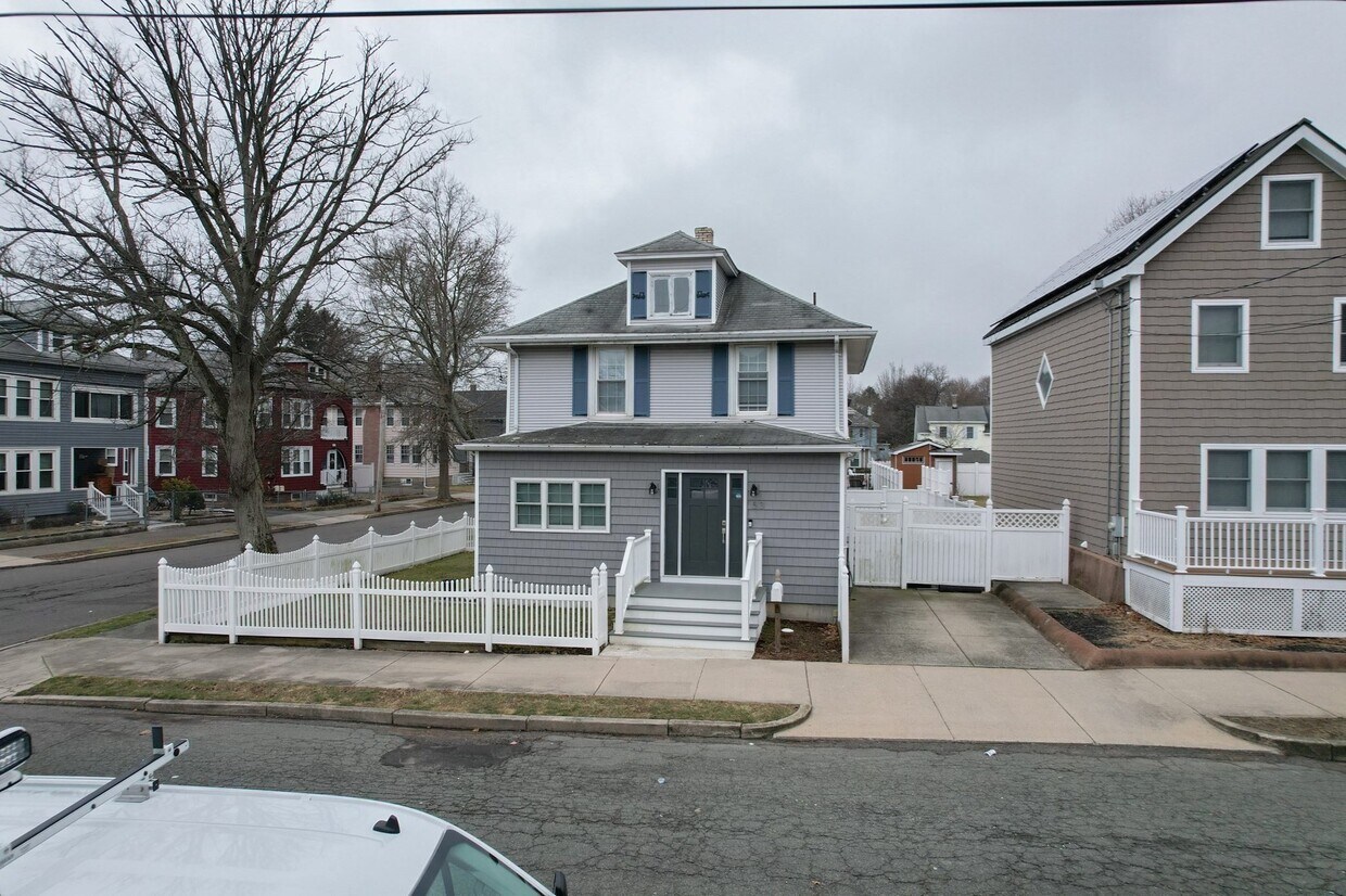Primary Photo - 53 Lambert Ave