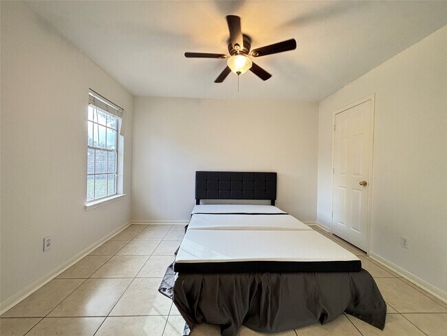 Building Photo - 1814 Senca Springs Ct