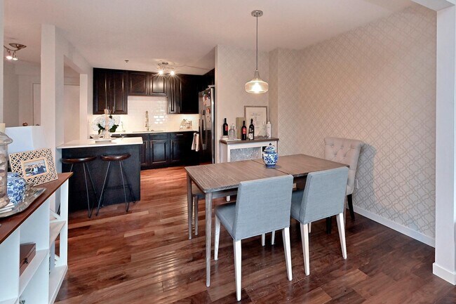 Building Photo - 48 Groveland Terrace B307