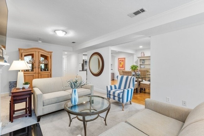 Building Photo - 84 Walpole St