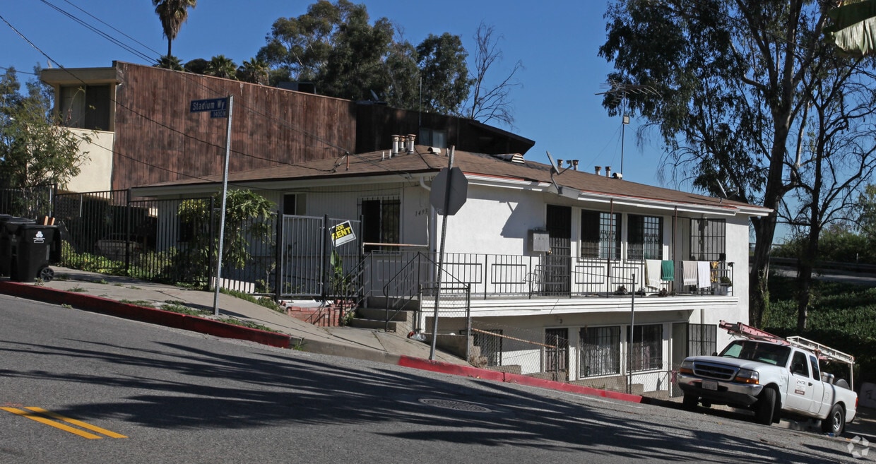 Primary Photo - 1495 Stadium Way