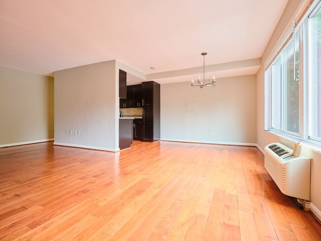 Building Photo - 4114 Davis Pl NW