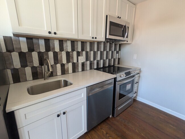 Foto del edificio - 4001 Woodmont Rd