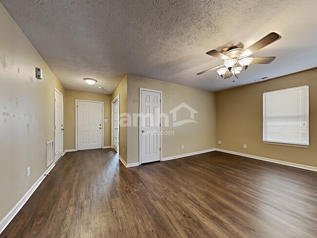Building Photo - 2521 Monarchy Ln