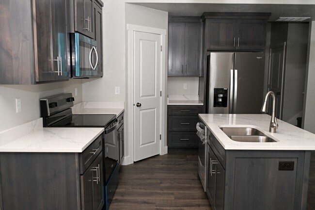 Building Photo - 2251 S 1220 W