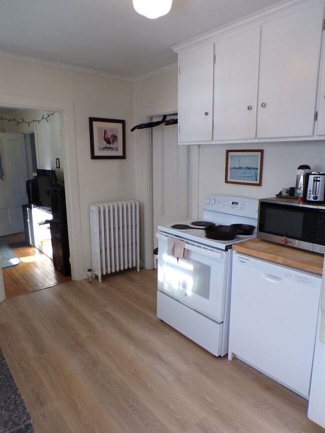 Building Photo - 84 College Ave