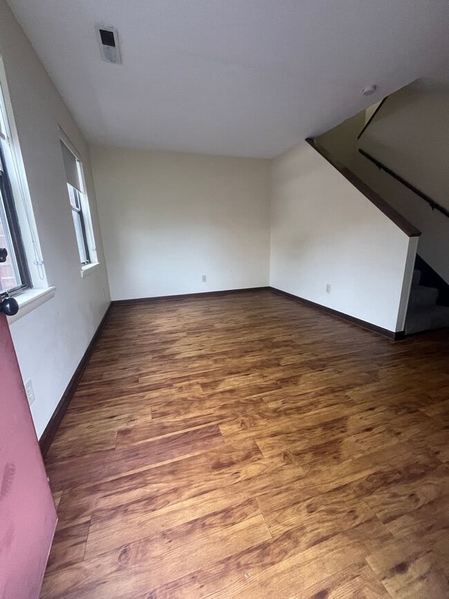Building Photo - 2 Bedroom Townhouse for rent near EMU