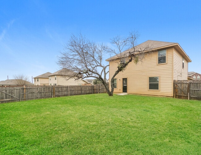 Building Photo - 10614 Hunters Pond