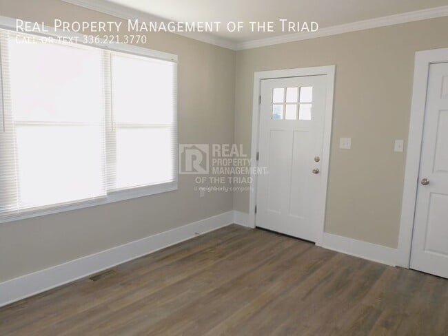 Building Photo - Cozy 3 Bedroom 1 Bath Duplex Apartment in ...