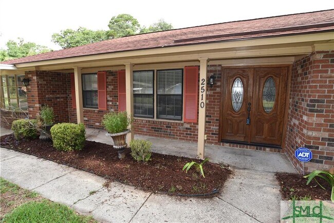 Building Photo - 2510 Nottingham Dr