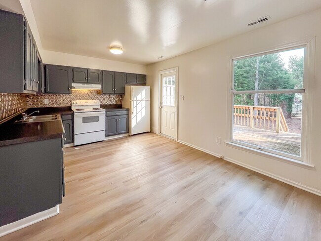 Foto del edificio - 13 Fox Hill Dr