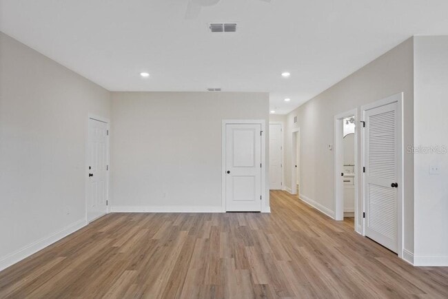 Building Photo - 4206 N Manhattan Ave