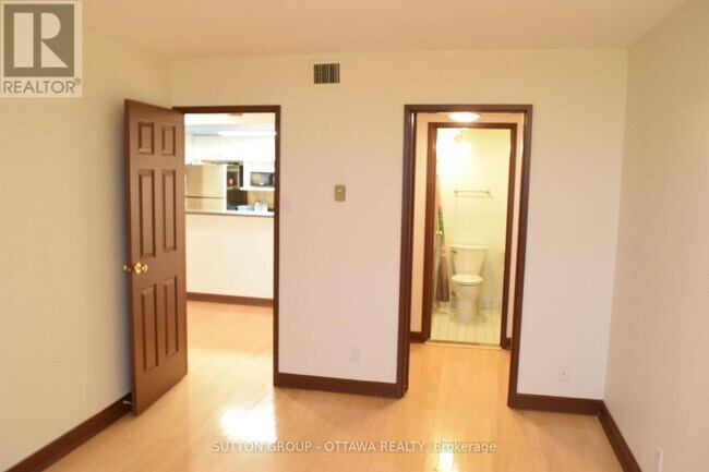 Photo du bâtiment - 2019 Carling Ave