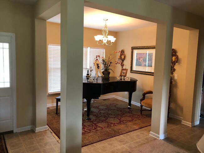 Building Photo - Basement One/level Rancher 3BR/2BA