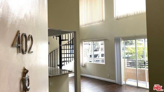 Building Photo - 701 S Kingsley Dr