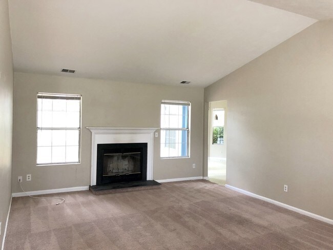 Building Photo - BEAUTIFUL 3 BED/2BATH IN FOX CHASE!