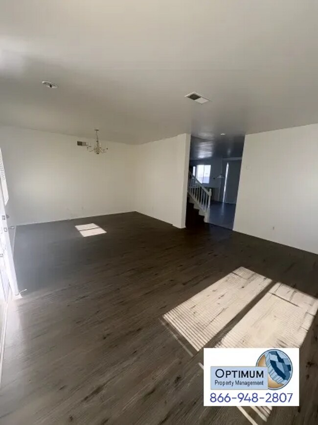 Foto del edificio - Beautiful 4 Bedroom, 3 Bathroom Two-Story Home with Loft & Spacious Backyard