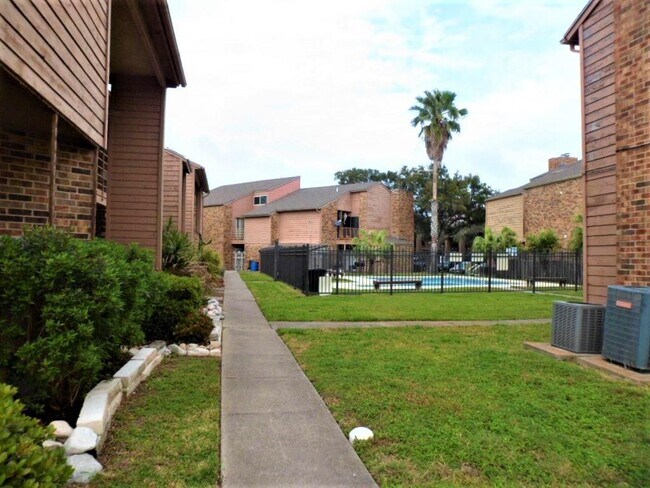 Building Photo - 7122 Premont Dr