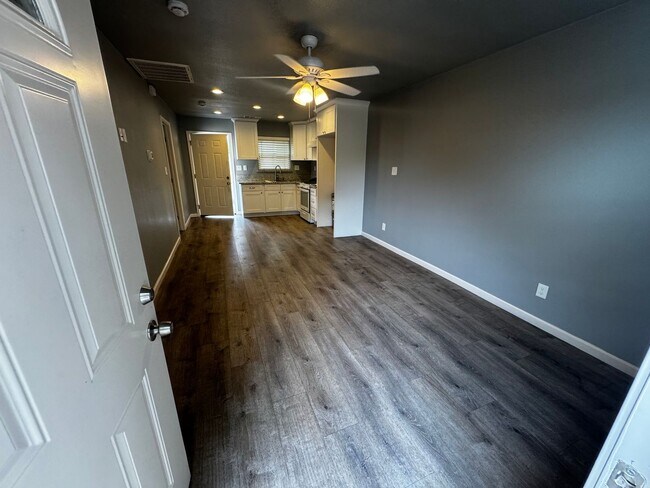 Foto del edificio - APPLY FOR THIS LOVELY HOME NOW!