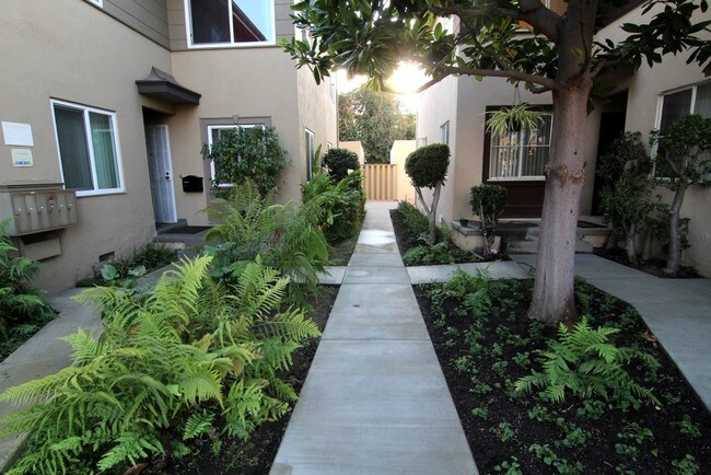 Foto del edificio - 3187 S Barrington Ave