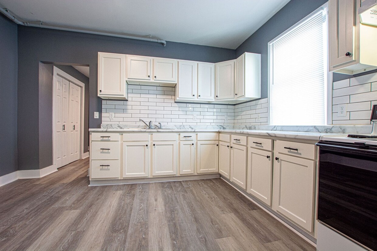 Photo - 2523 Ames Avenue